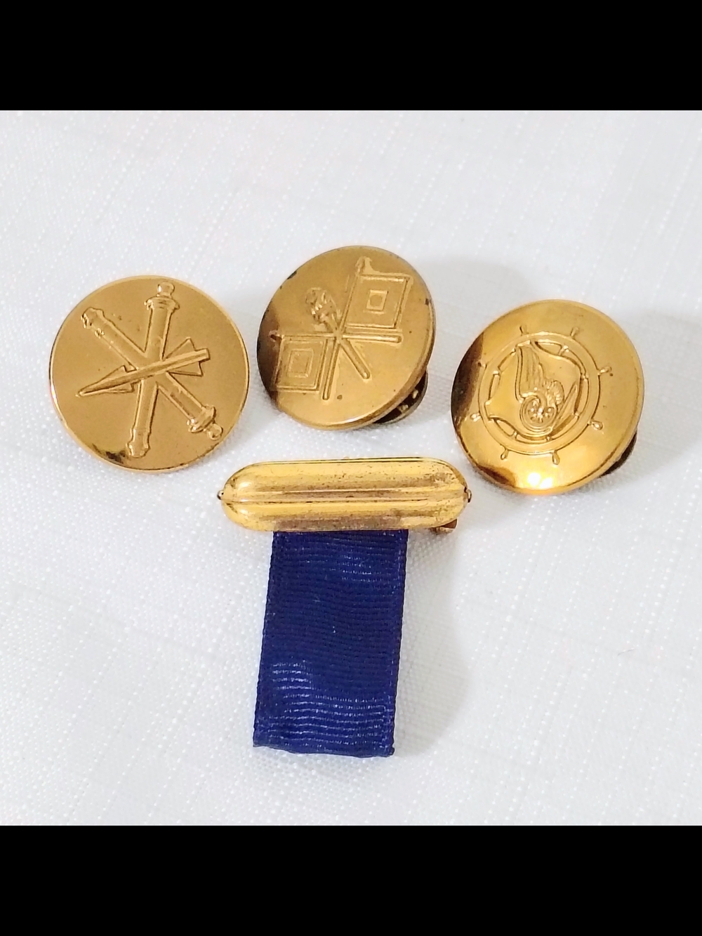 3 US Military Shield Pins Buttons Air Defense, Signal & Transport Corps & Ribbon